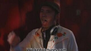 A couple fucked in the night club, right on the couch