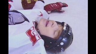 The fan gave the hockey player her ass to fuck during the break