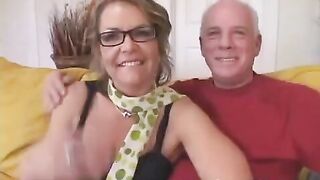 The old grandfather gave his wife to a student to enjoy