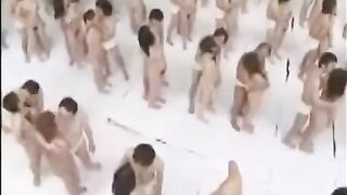 The largest gangbang in history is a record!