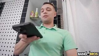 The stepson fucked his appetizing stepmother in the kitchen