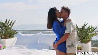 Crash a party and get laid with girls in a steamy outdoor session