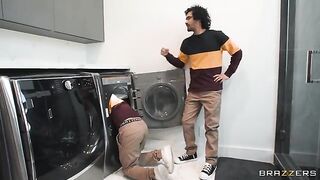 Two look-alikes fucked a gorgeous MILF in HD quality