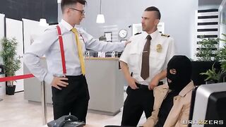 Robber tried to take money from the bank but he failed