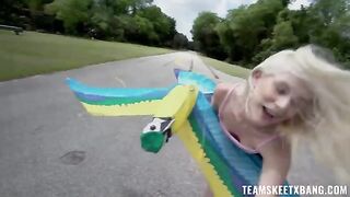 A girl cannot restrain her sexual energy and fucks outdoors