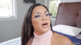 A girl is fucking with her friend in the garage, it’s banned