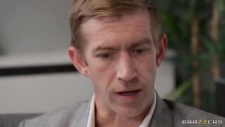 A blonde thief got caught by a therapist on his couch