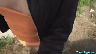 Italian girl lost her phone on the city streets and called a friend