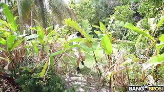 Fucking tight pussy outdoors and cumming in 2 minutes