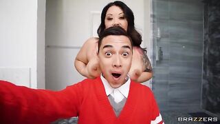 She took a selfie with a guy she didn't know