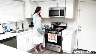 A woman has no shame: she cheats on her husband right at home
