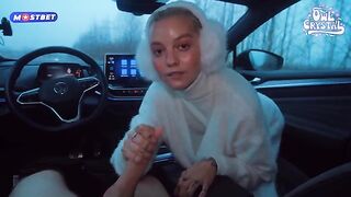 A beautiful and slutty college girl gets fucked by stranger in car