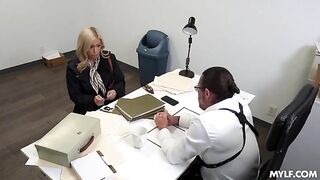 The boss doesn't seem to care that I'm married, so I just let him take me