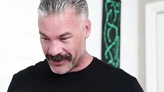 The mouth of the truce, or how two guys fucked a girl in her mouth