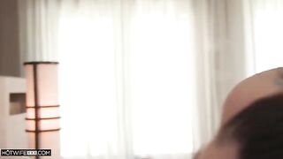 One second before the orgasm, the girl was able to restrain herself