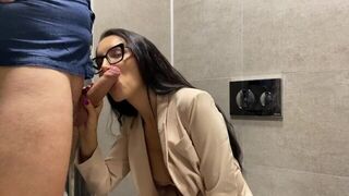 Couple fucked right in the restaurant booth, no need to leave