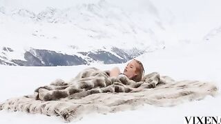 Girl makes a blowjob on the boat, it ends with a cumshot