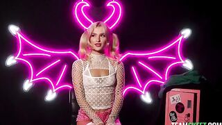 A girl has sex with a guy with a thick cock