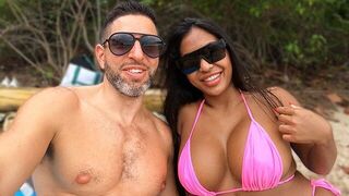 A beautiful girl had sex on the beach at sunset with a guy she met