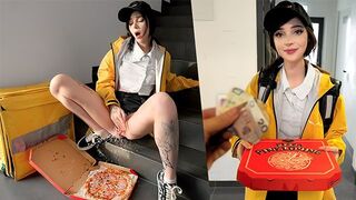 I came, it was beautiful! Sex with a pizza delivery girl in a steamy encounter