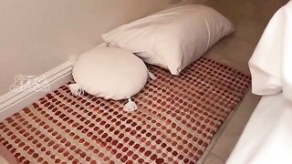 The best way to get familiar with a girl is to share a bed