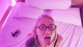 A girl got a cumshot on her face during intense sex