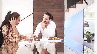 Therapist invited her patient to dinner at her home for a romantic evening